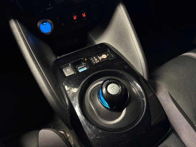 2018 NISSAN LEAF - 24