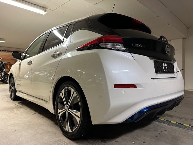 2018 NISSAN LEAF - 15