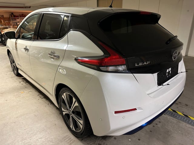 2018 NISSAN LEAF - 16