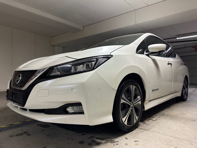 SJNFAAZE1U0026059 2018 NISSAN LEAF-2