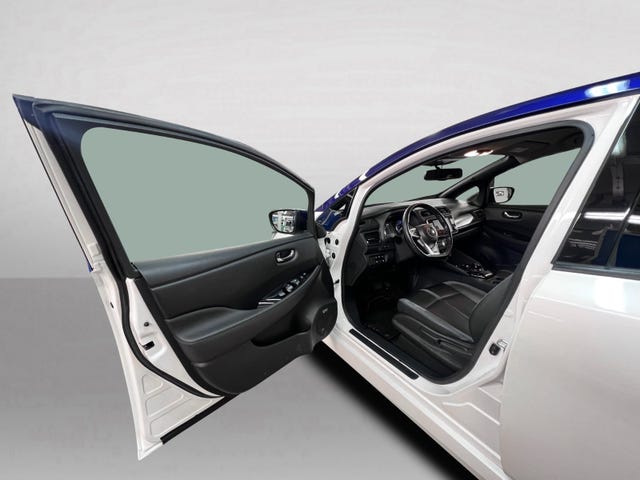 2020 NISSAN LEAF - 10