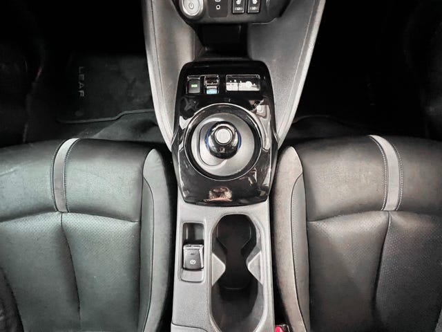 2020 NISSAN LEAF - 16