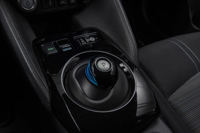2022 NISSAN LEAF - 11