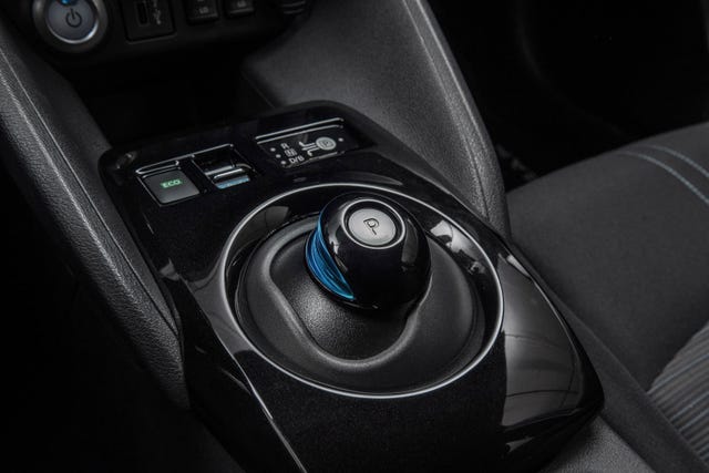 2022 NISSAN LEAF - 11