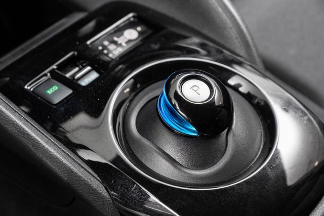 2022 NISSAN LEAF - 16