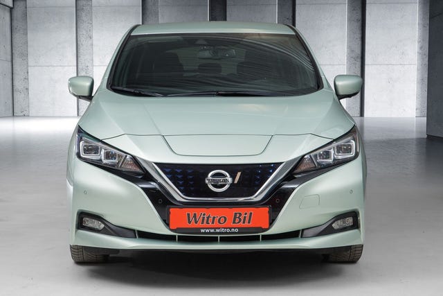 SJNFAAZE1U0017705 2018 NISSAN LEAF-2