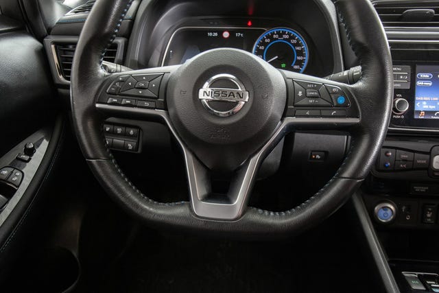 2018 NISSAN LEAF - 18
