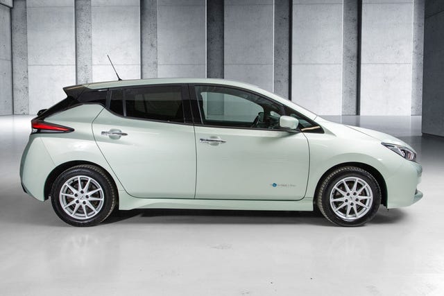SJNFAAZE1U0017705 2018 NISSAN LEAF-4