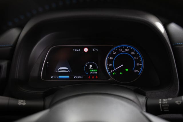 2018 NISSAN LEAF - 11