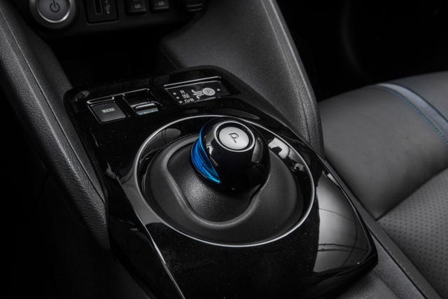 2022 NISSAN LEAF - 10