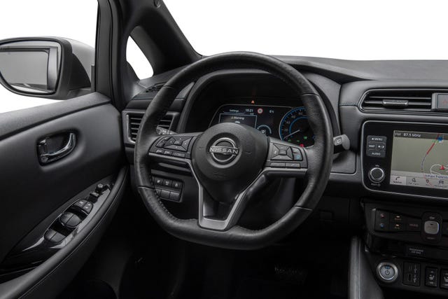 2022 NISSAN LEAF - 13