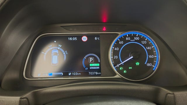 2021 NISSAN LEAF - 30