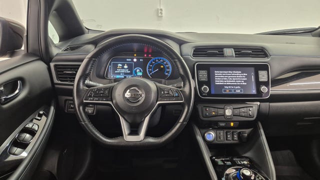2021 NISSAN LEAF - 17