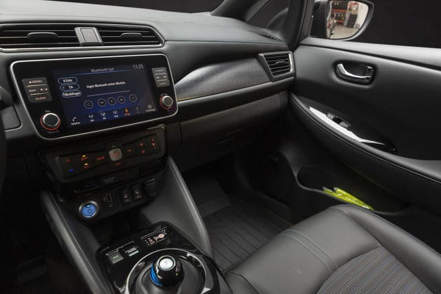 2021 NISSAN LEAF - 18