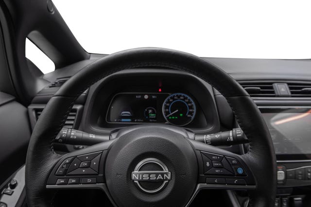2022 NISSAN LEAF - 9