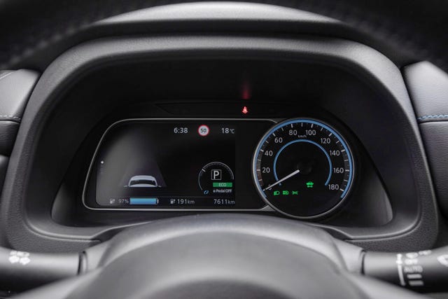2022 NISSAN LEAF - 11