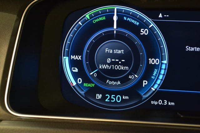 2018 VOLKSWAGEN GOLF - 19