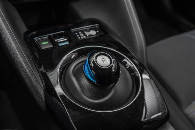 2021 NISSAN LEAF - 11