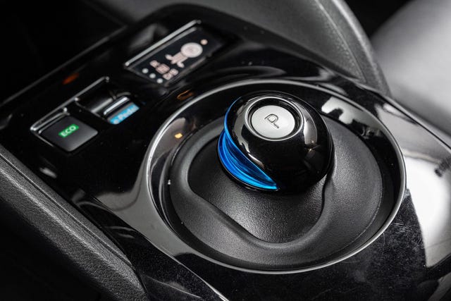 2020 NISSAN LEAF - 16