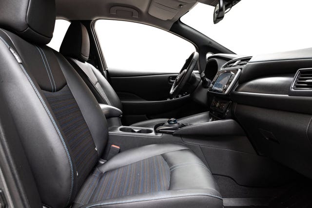 2020 NISSAN LEAF - 24