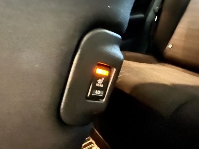 2018 NISSAN LEAF - 32