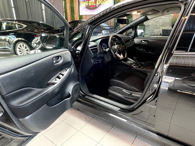 2018 NISSAN LEAF - 11