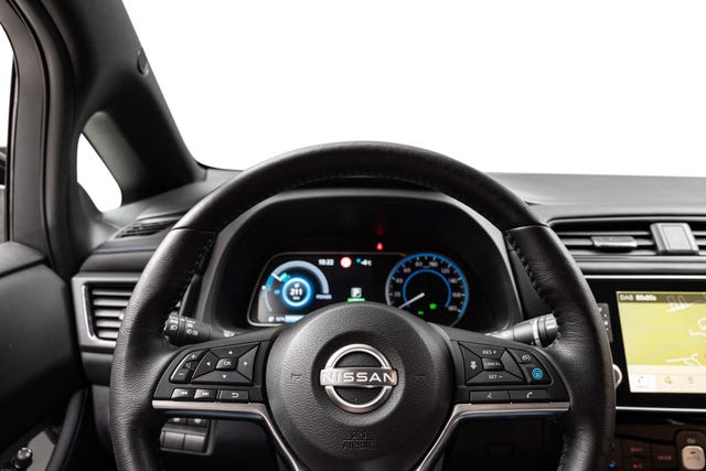 2022 NISSAN LEAF - 11