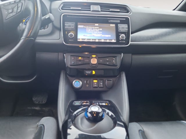 2018 NISSAN LEAF - 11