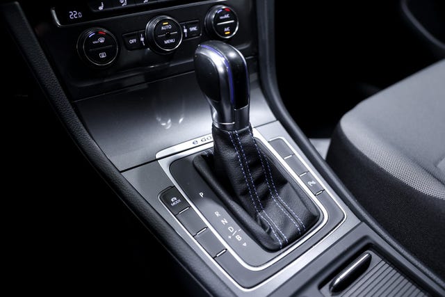 2015 VOLKSWAGEN GOLF - 24