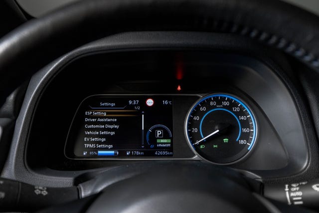 2021 NISSAN LEAF - 11
