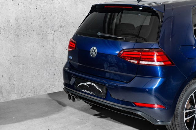 WVWZZZAUZJW810122 2018 VOLKSWAGEN GOLF-3
