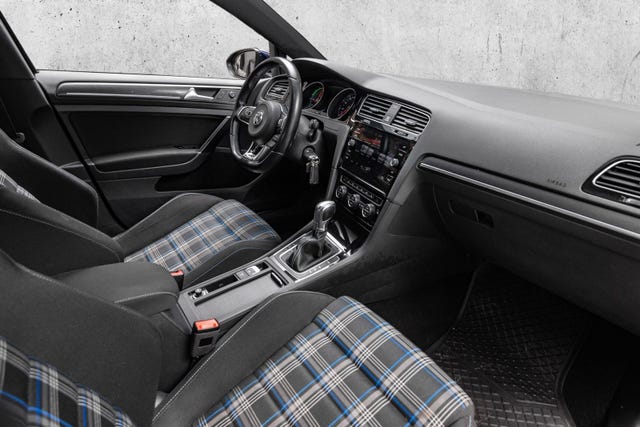 2018 VOLKSWAGEN GOLF - 16