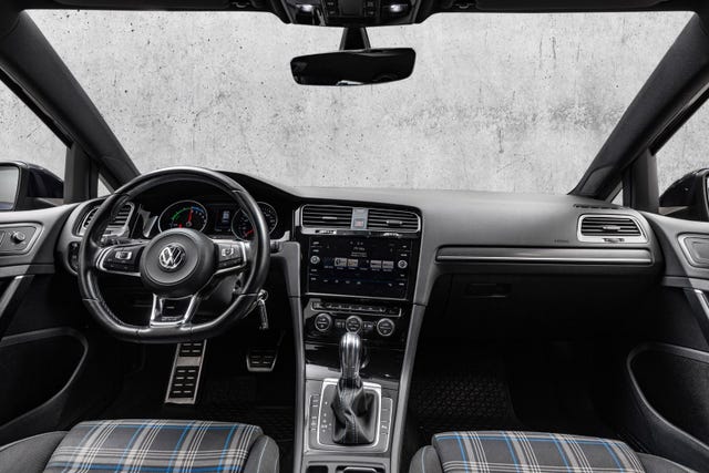 2018 VOLKSWAGEN GOLF - 10