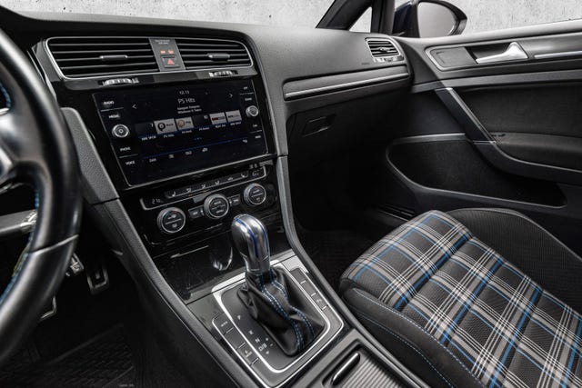 2018 VOLKSWAGEN GOLF - 21