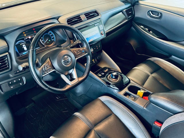 2018 NISSAN LEAF - 11