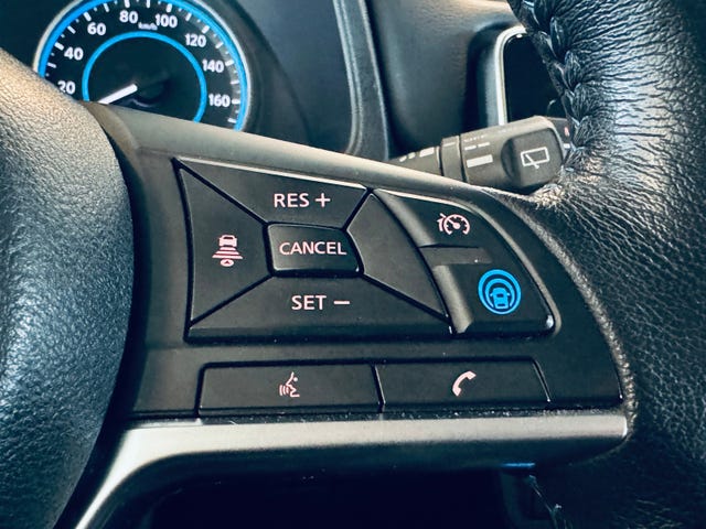 2018 NISSAN LEAF - 18