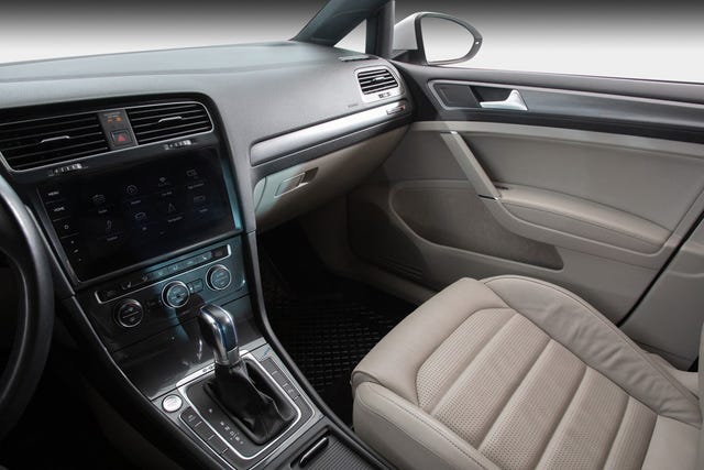 2019 VOLKSWAGEN GOLF - 16
