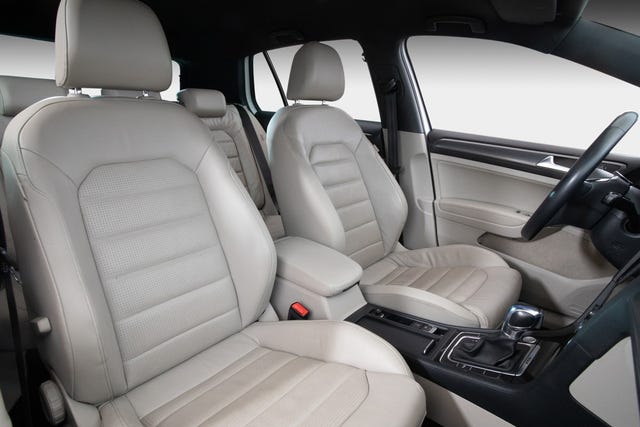2019 VOLKSWAGEN GOLF - 25