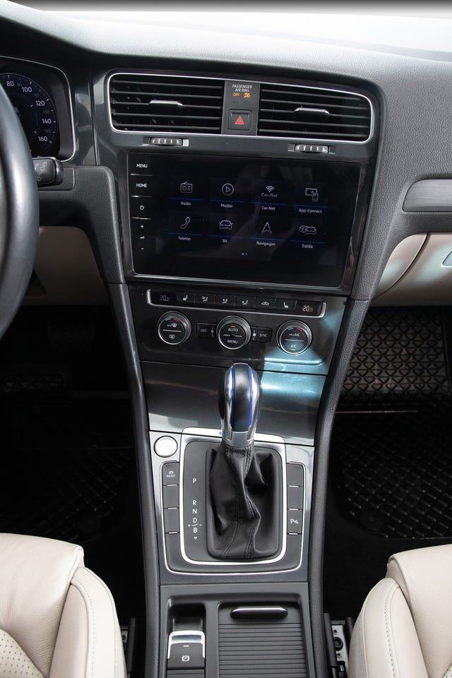 2019 VOLKSWAGEN GOLF - 17