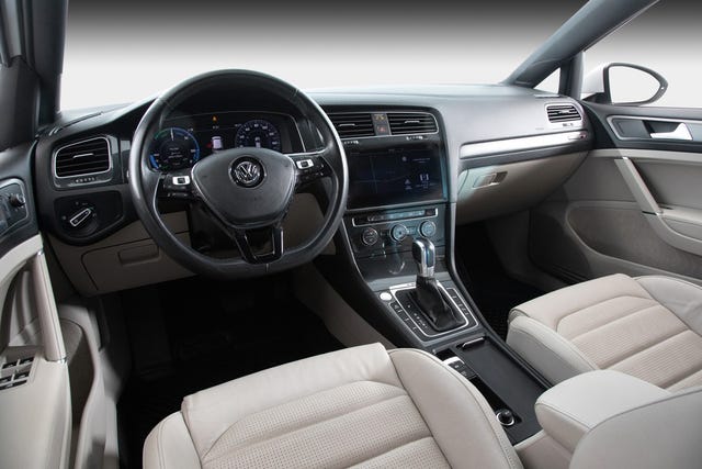 2019 VOLKSWAGEN GOLF - 19