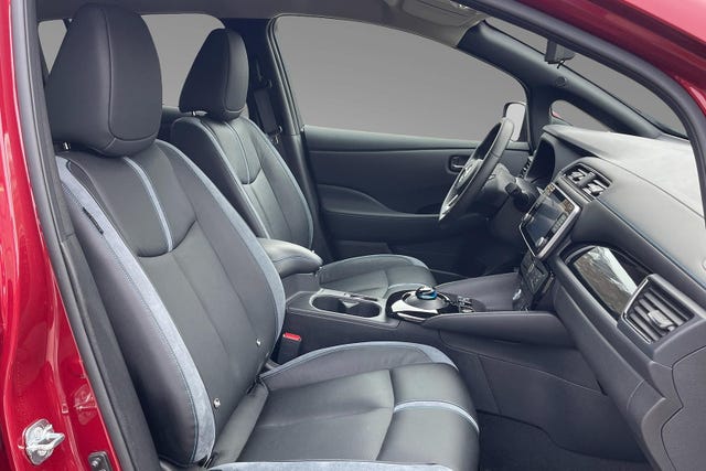 2021 NISSAN LEAF - 11
