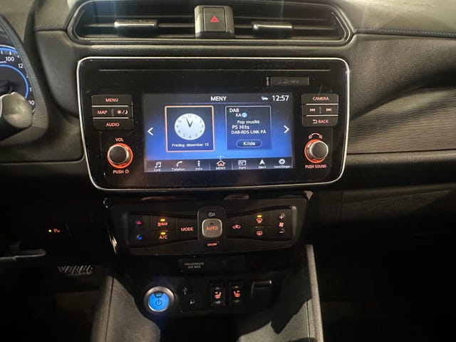 2018 NISSAN LEAF - 18