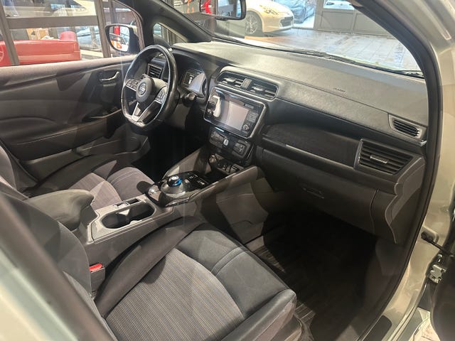 2018 NISSAN LEAF - 12