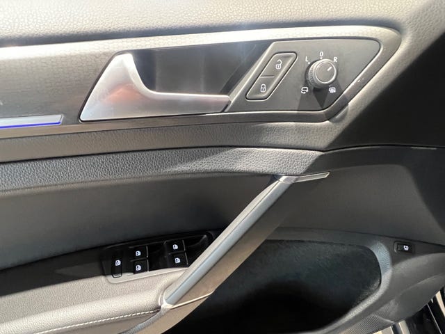 2018 VOLKSWAGEN GOLF - 24