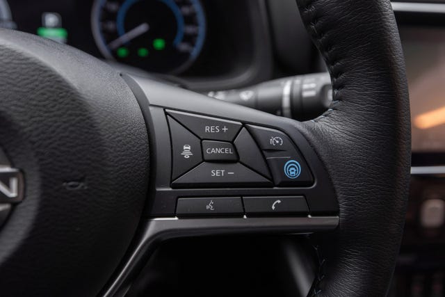 2022 NISSAN LEAF - 11