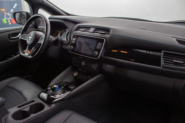2022 NISSAN LEAF - 9