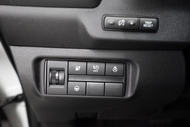 2022 NISSAN LEAF - 22
