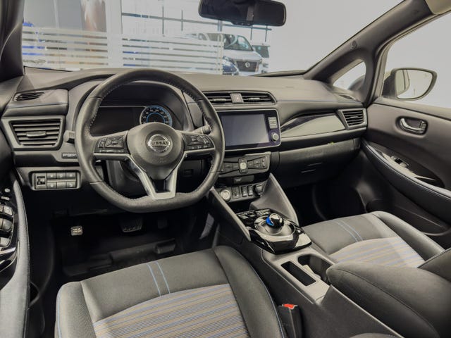 2022 NISSAN LEAF - 10