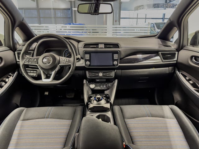 2022 NISSAN LEAF - 13