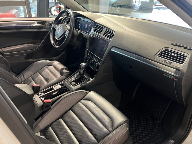 2018 VOLKSWAGEN GOLF - 16